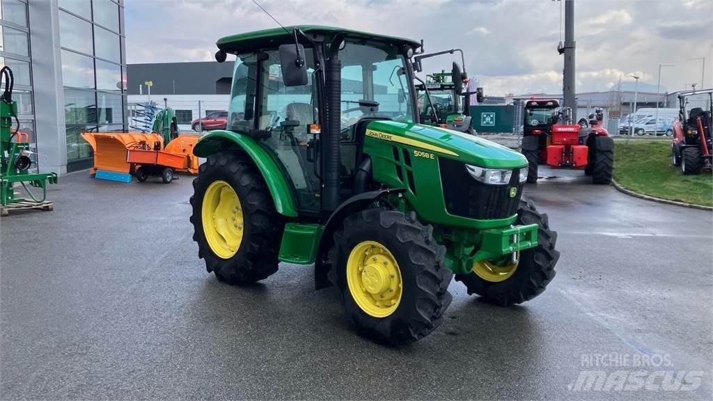 John Deere 5058E 트랙터