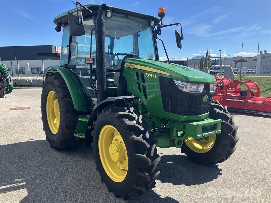 John Deere 5067E 트랙터