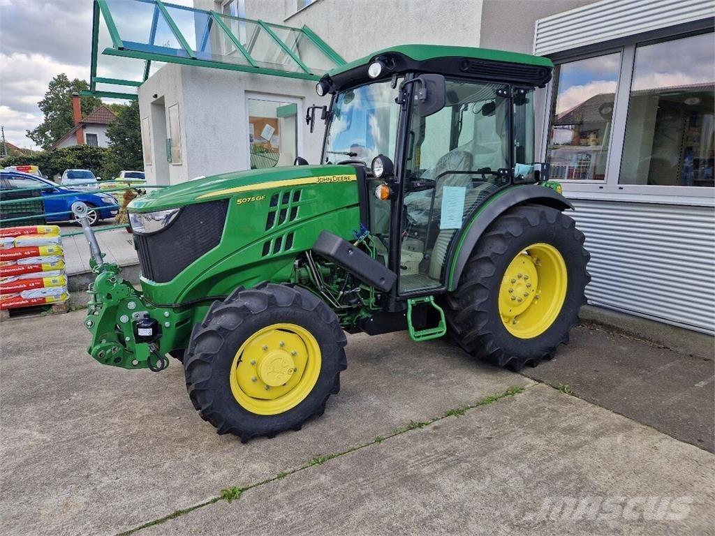 John Deere 5075 GF 트랙터