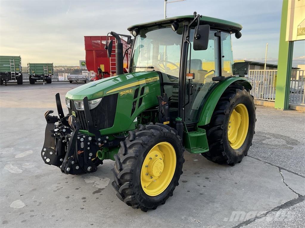 John Deere 5075E 트랙터