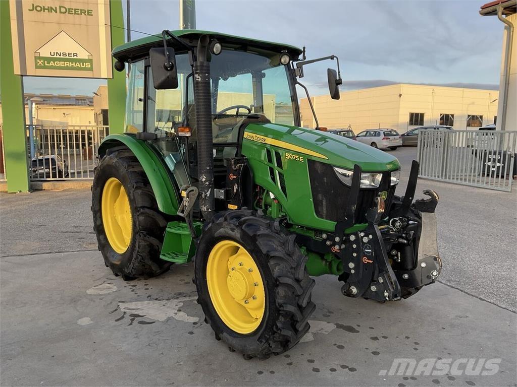 John Deere 5075E 트랙터