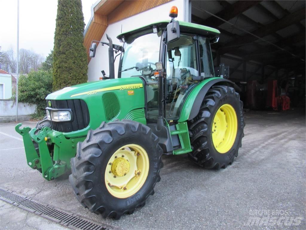 John Deere 5820 트랙터