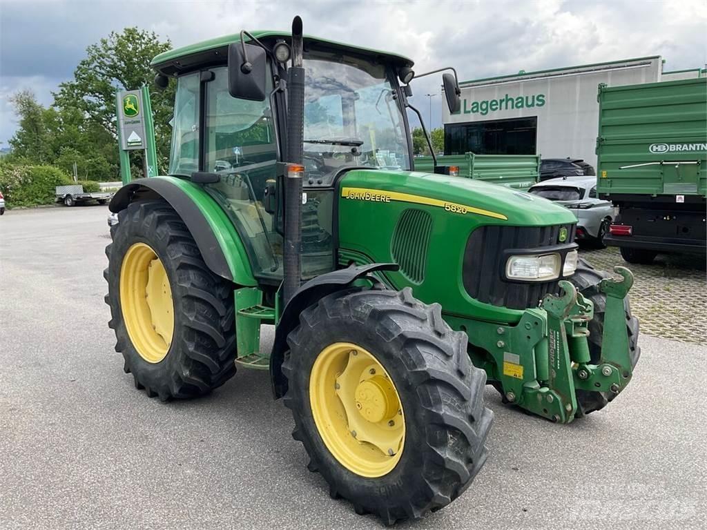 John Deere 5820 트랙터