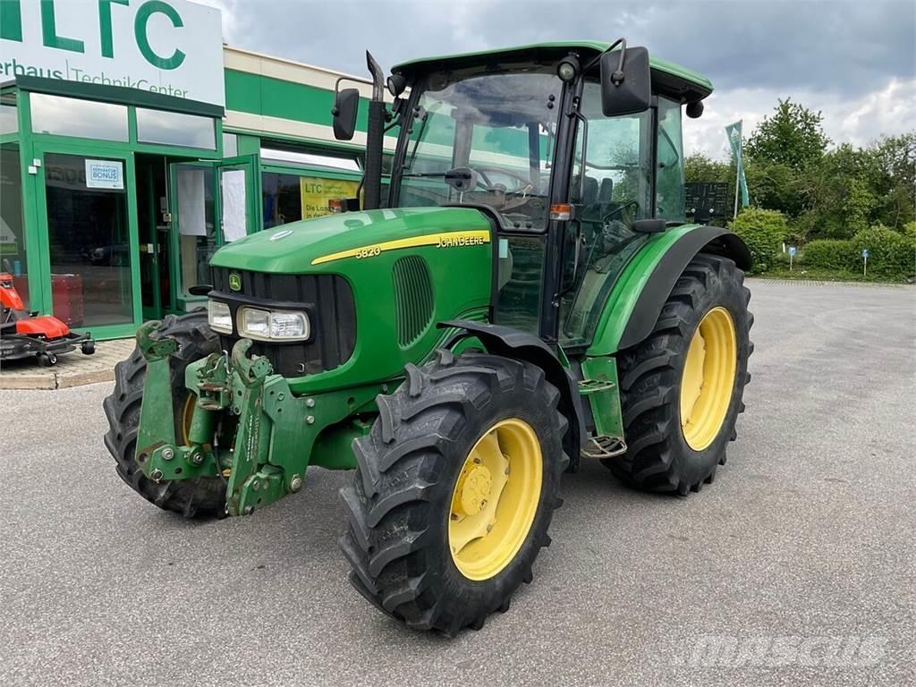 John Deere 5820 트랙터