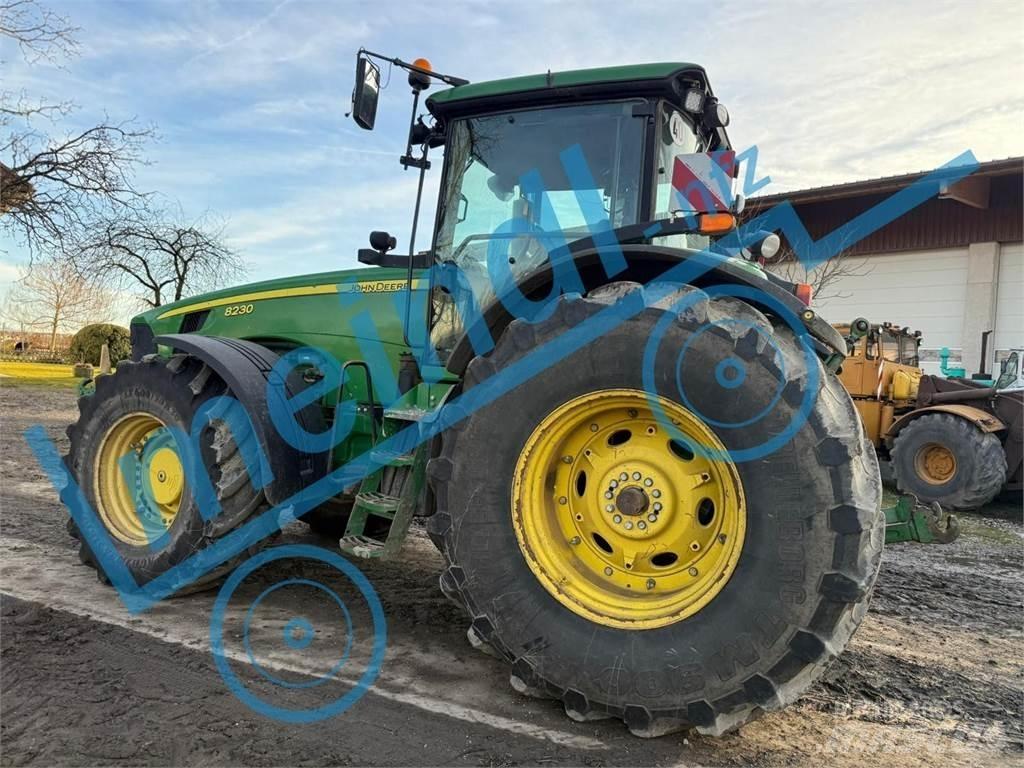 John Deere 8230 트랙터