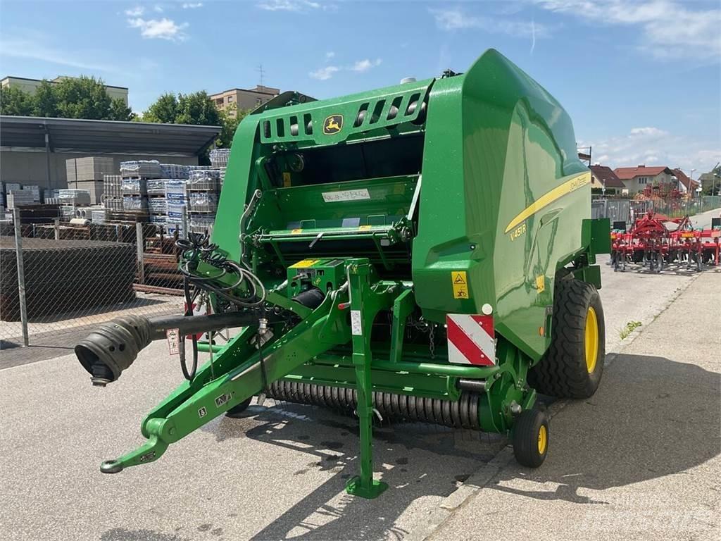 John Deere V451R 원형 곤포기