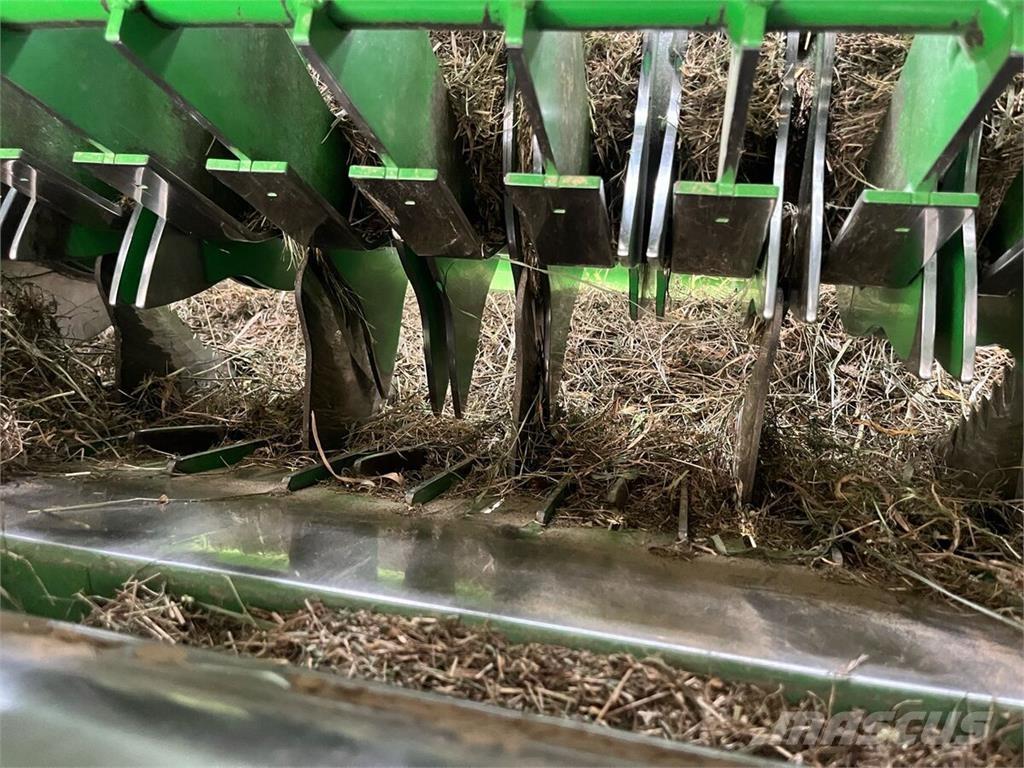 John Deere V451R 원형 곤포기