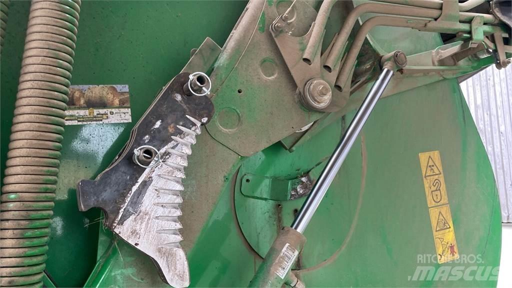 John Deere V461R 원형 곤포기
