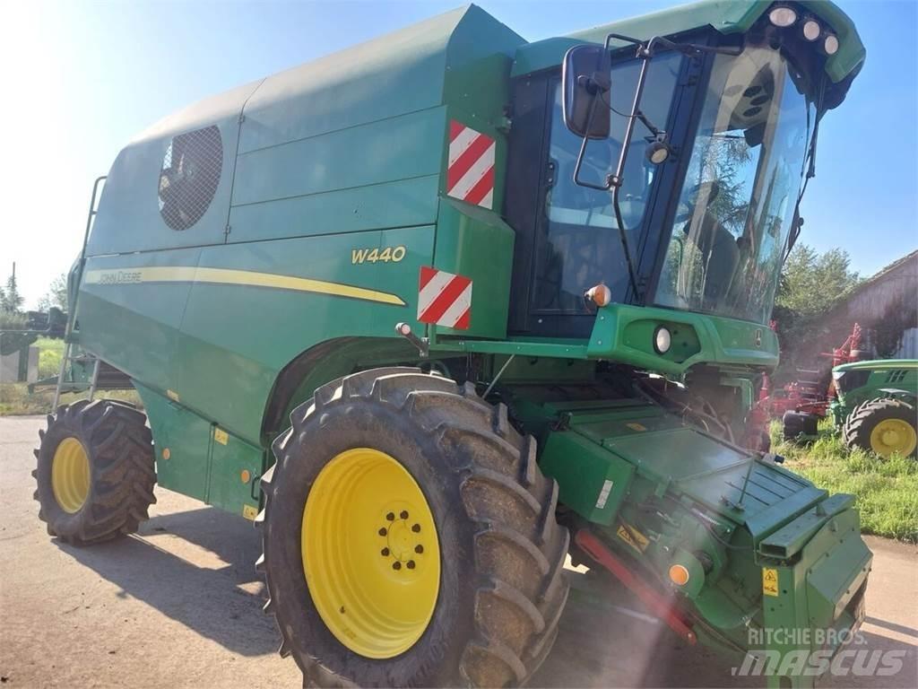 John Deere W440 콤바인 수확기