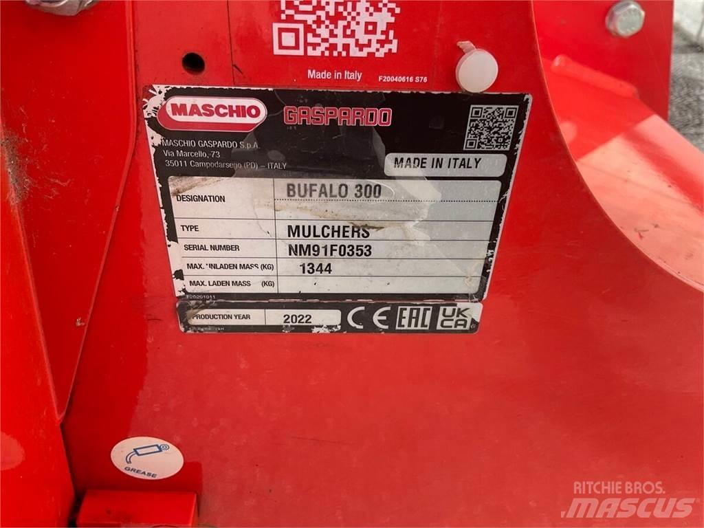 Maschio Bufalo 300 목장 제초기 및 토퍼