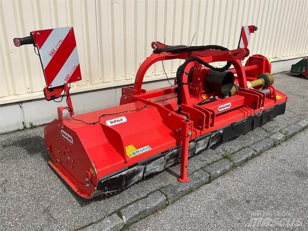 Maschio Bufalo 300 목장 제초기 및 토퍼
