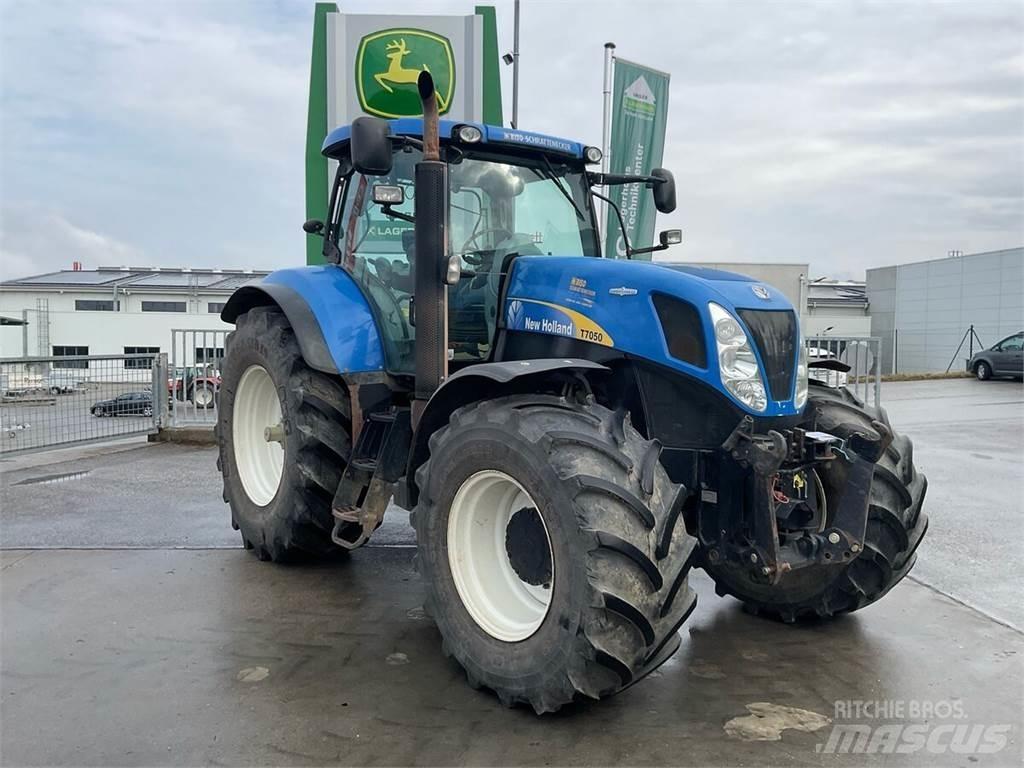 New Holland T7050 트랙터