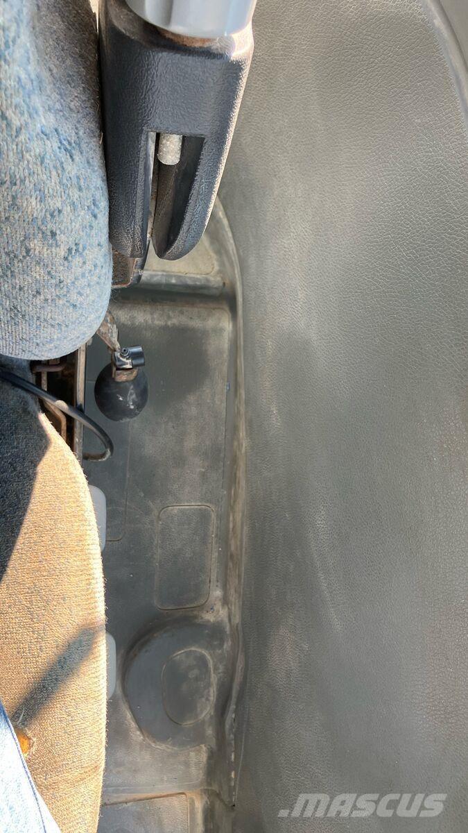 New Holland TL 80 트랙터