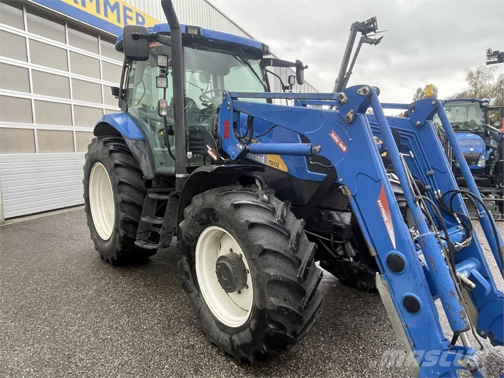 New Holland TS135A 트랙터