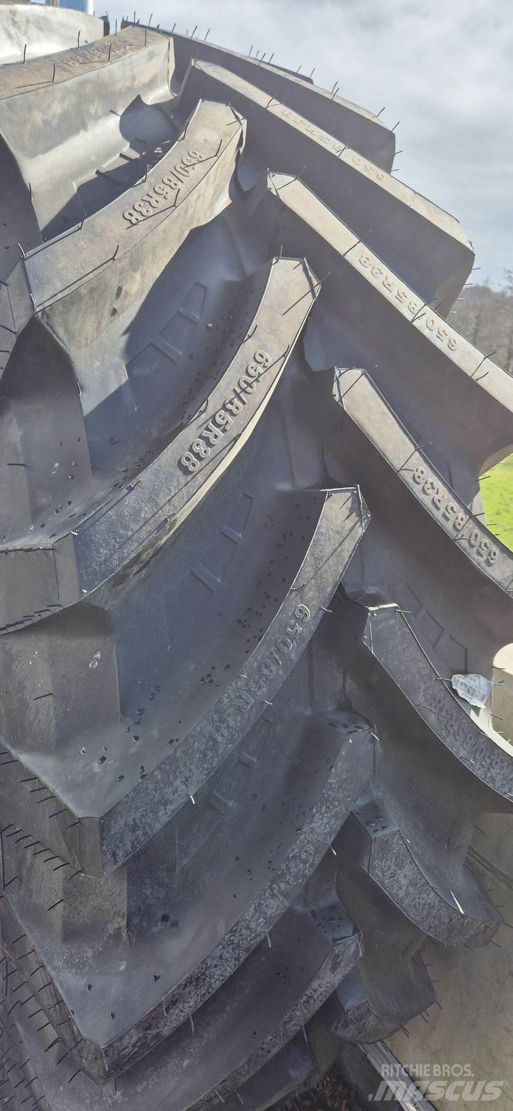 Petlas 650/85 R38 타이어, 휠 및 림