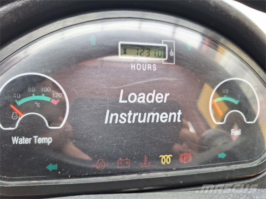 Toyo Hoflader 840 프론트 로더 및 굴착기