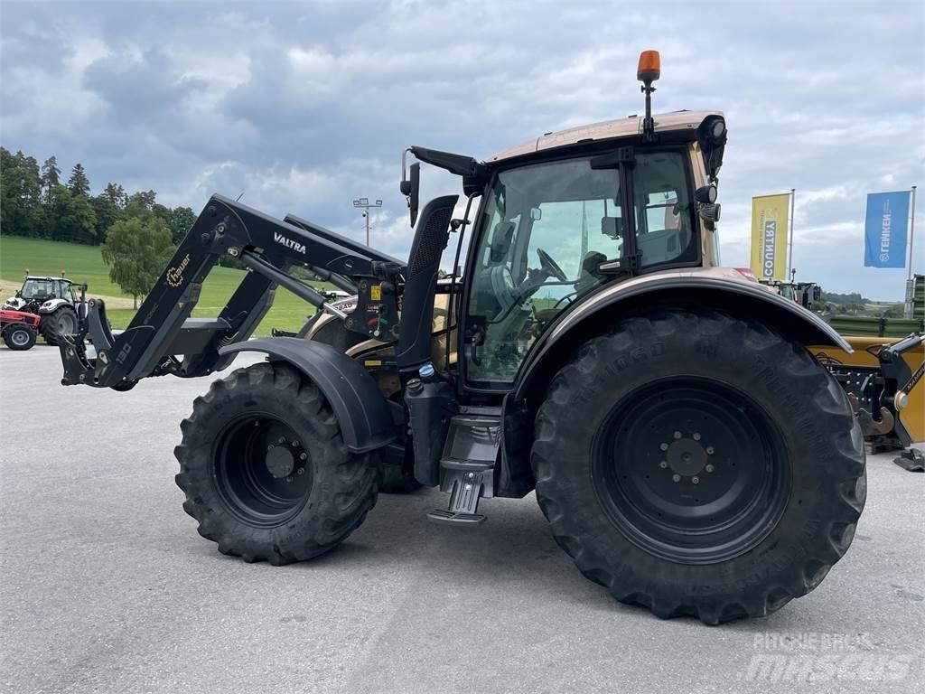 Valtra N174 HiTech 트랙터