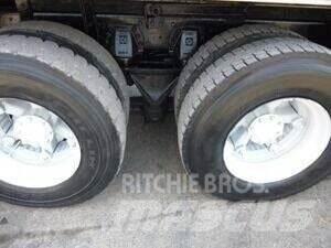 Ford L9000 덤프 트럭