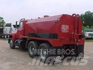 Mack R690ST 급수차