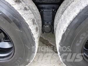 Mack RD688S 제설 블레이드 및 제설기