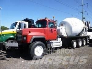 Mack RD690S 기타 트럭
