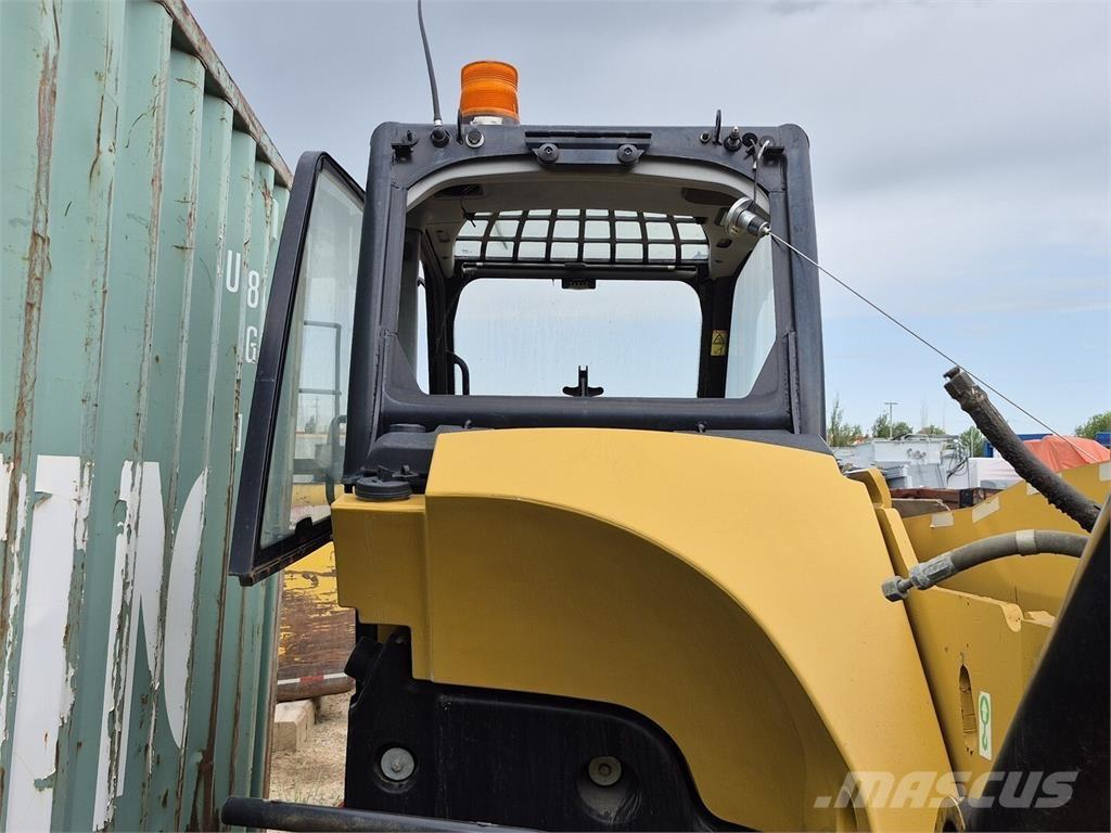 CAT TH560B 농업용 텔레 핸들러