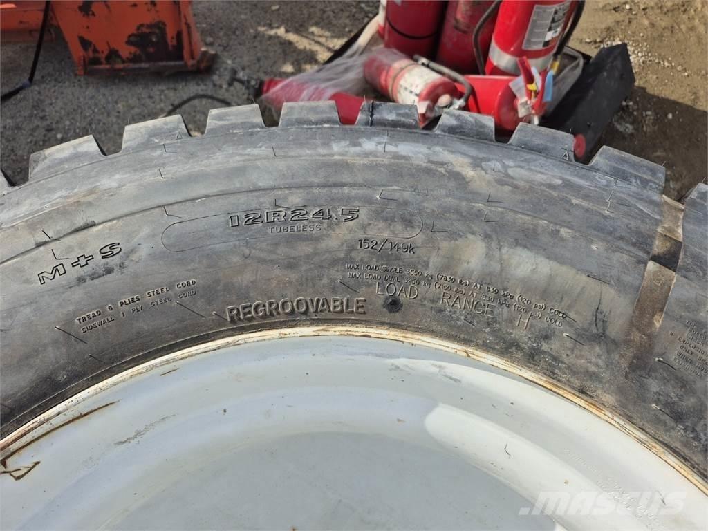 Goodyear G177 타이어, 휠 및 림