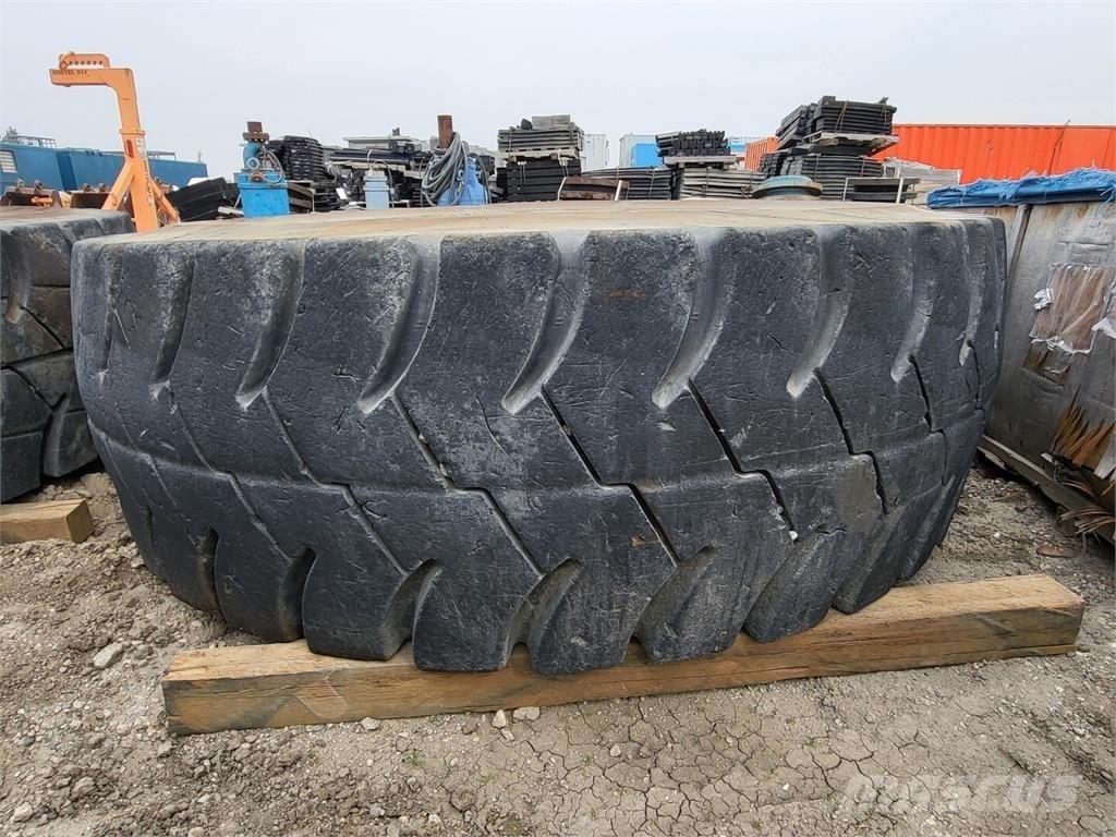 Goodyear RM-4B+ 타이어, 휠 및 림