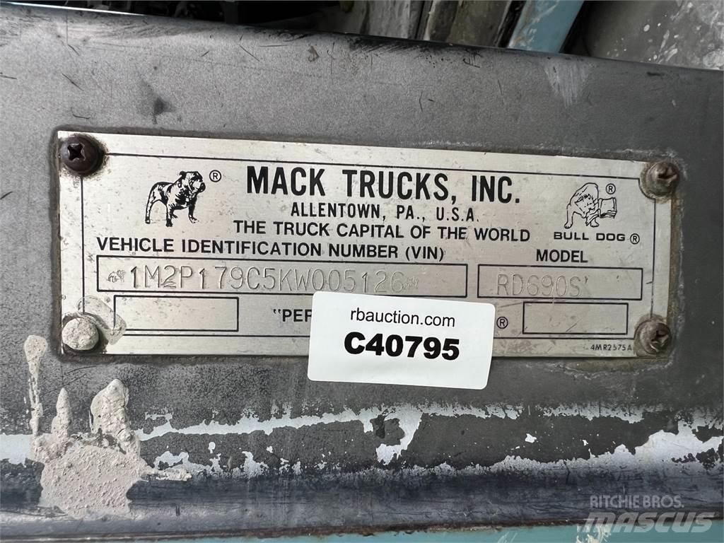 Mack RD690S 다목적 장비