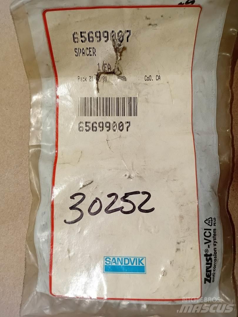 Sandvik DT65699007 크러셔