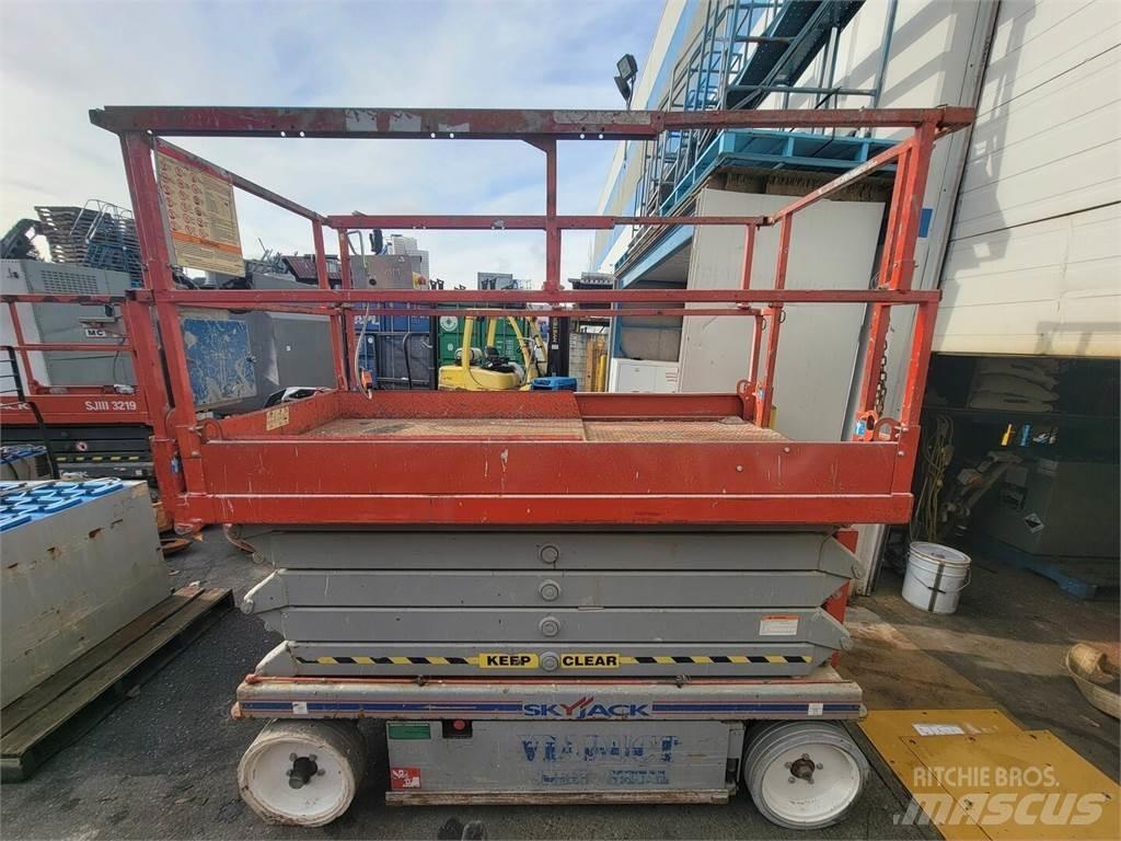 SkyJack SJ3 4632 가위형 리프트