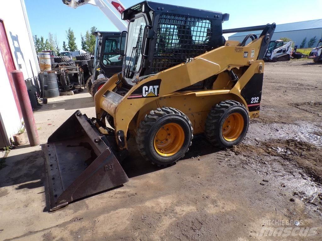 CAT 232  스키드로더