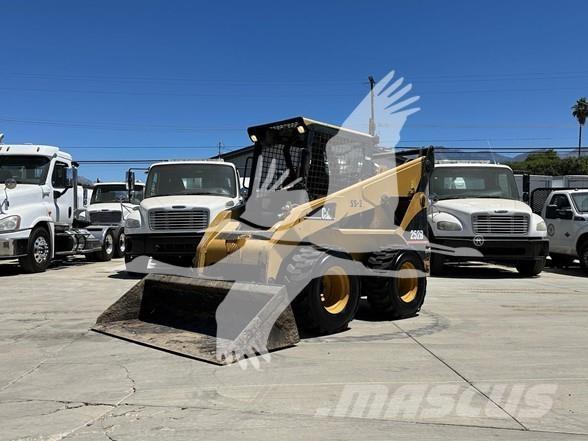 CAT 252B  스키드로더