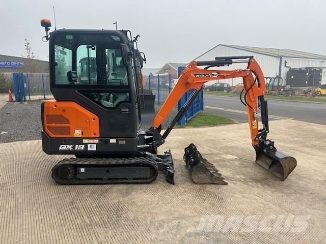 Develon DX19-7 대형 굴삭기 29톤 이상