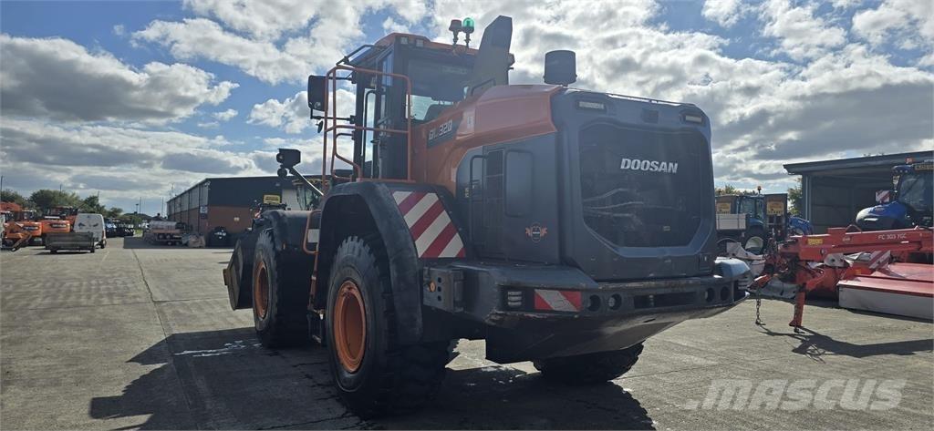Doosan DL320-7  휠로우더