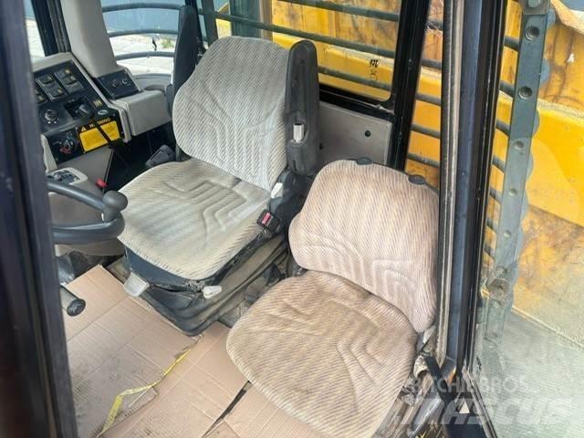 JCB  건설현장 덤프트럭