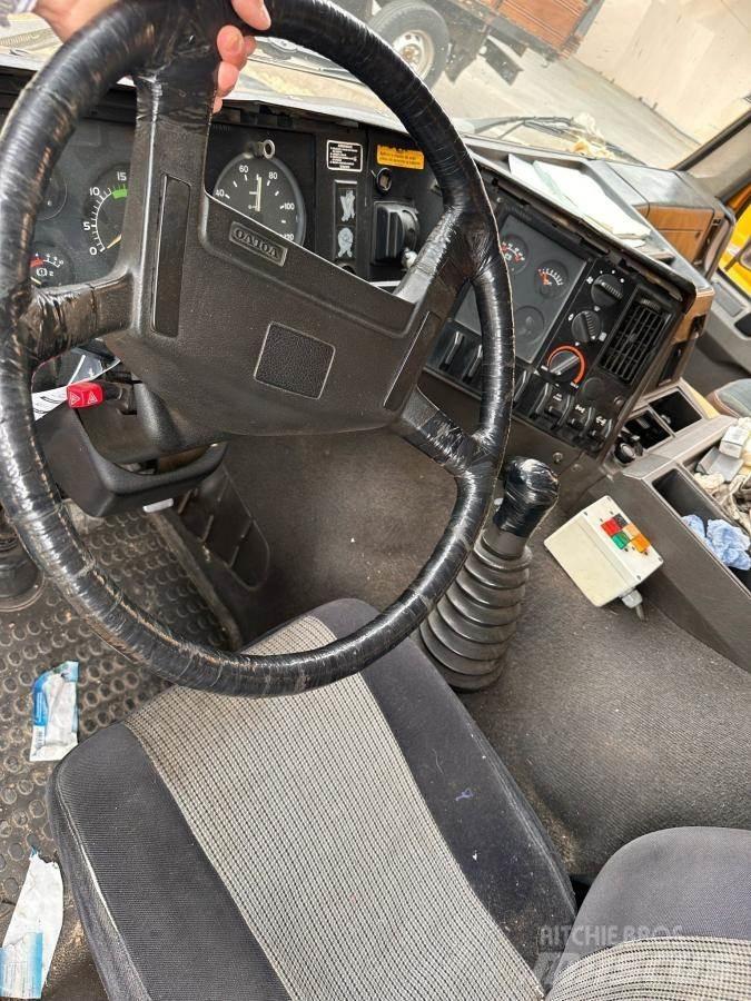 Volvo FL7 폐기물 수거 트럭
