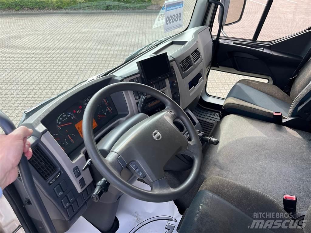 Volvo FL210 탑차 트럭