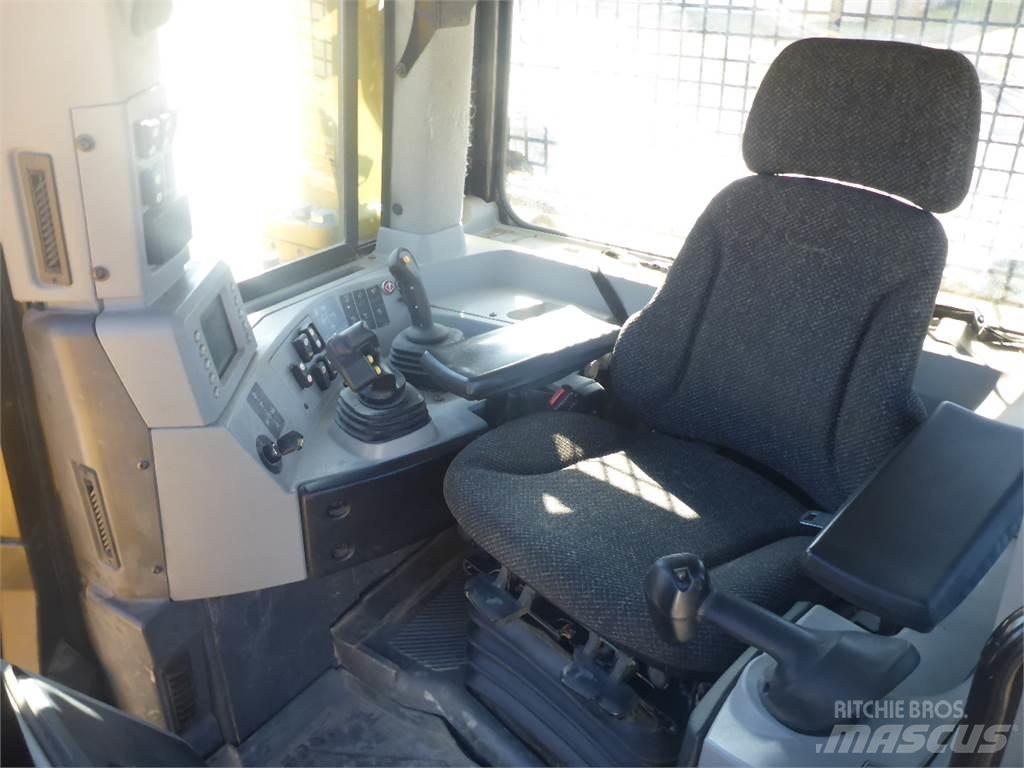CAT D8T 크롤러 도저