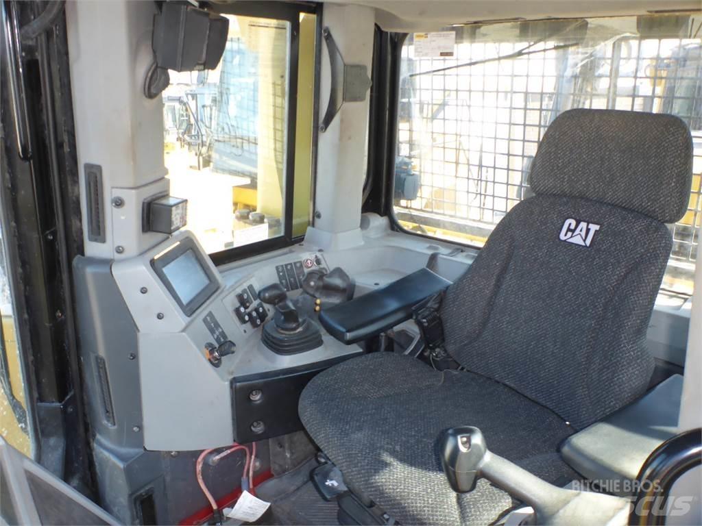 CAT D8T 크롤러 도저