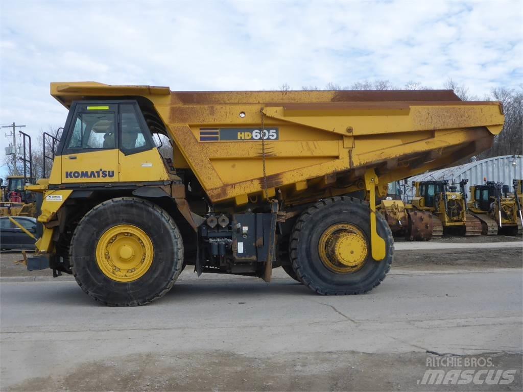 Komatsu HD605-7 초대형 덤프 트럭