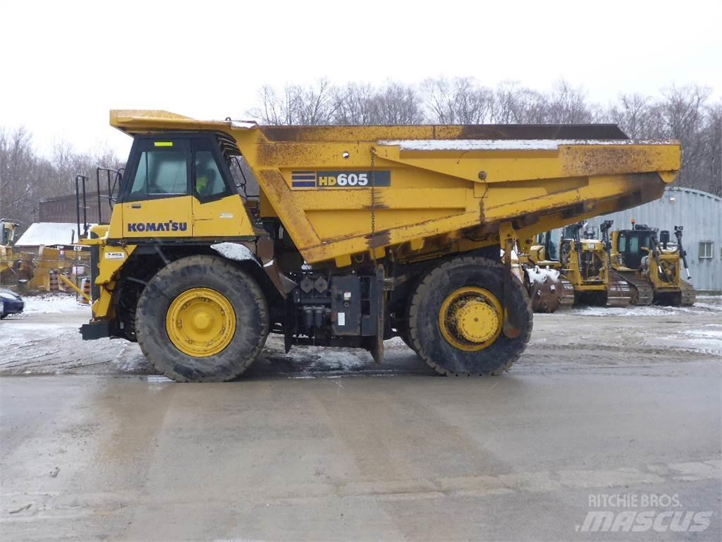 Komatsu HD605-7 초대형 덤프 트럭