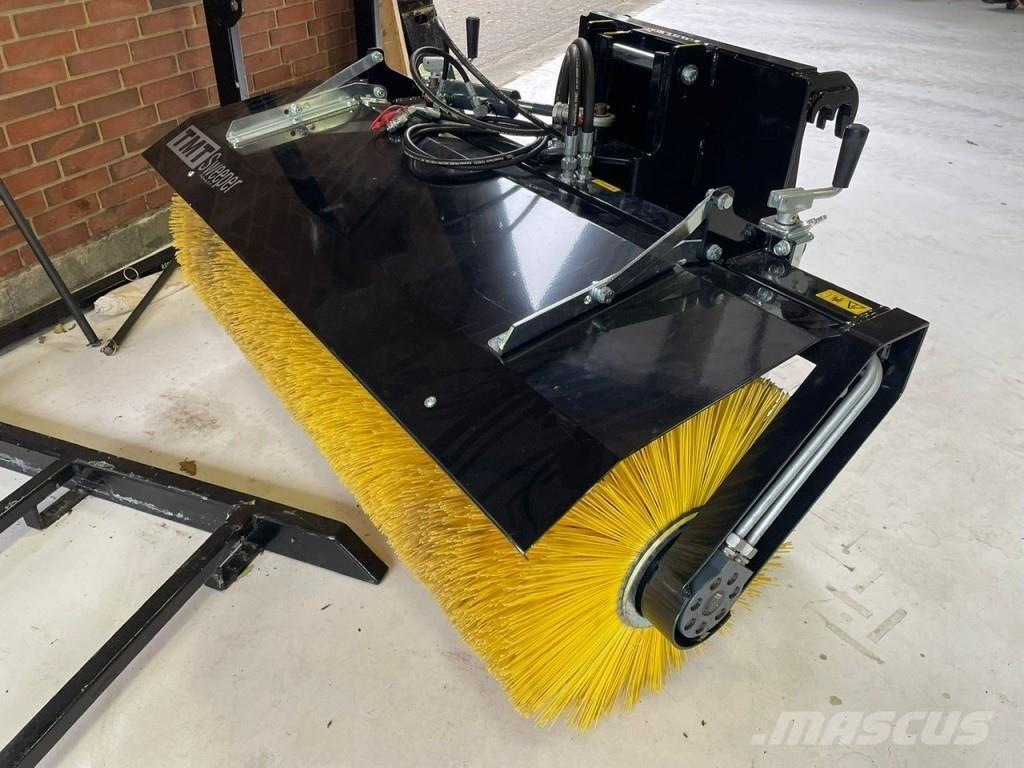 TMT SWEEPER 150 도로 청소차