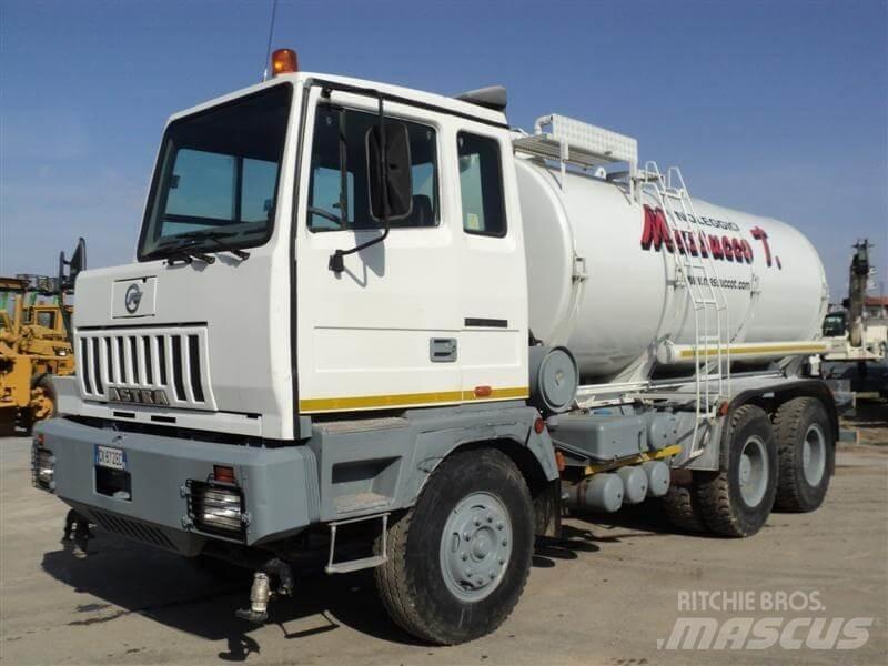 Astra BM304 탱커 트럭