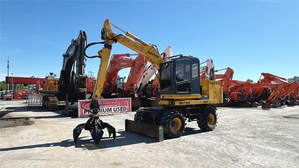 Bertani S3A 4X4  휠 굴삭기