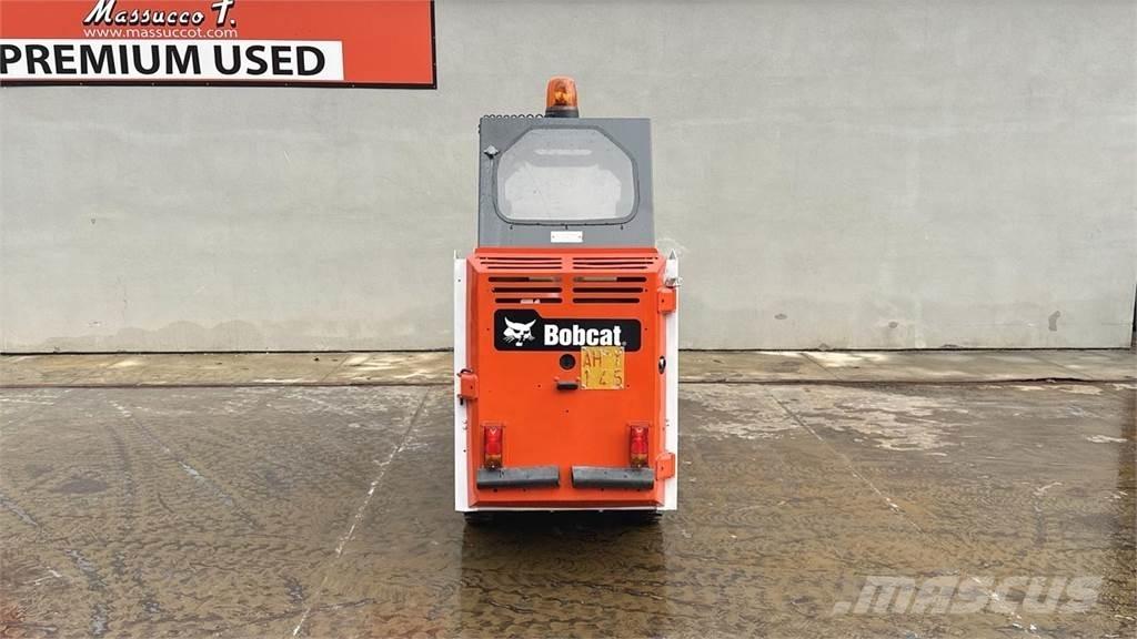 Bobcat S70  스키드로더