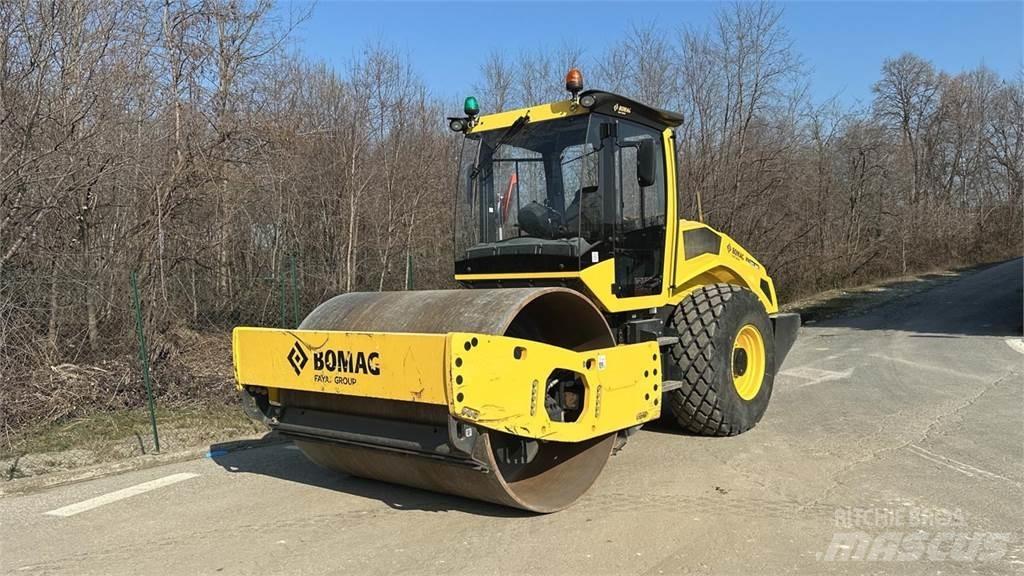 Bomag BW213 DH-5 토양 다짐기