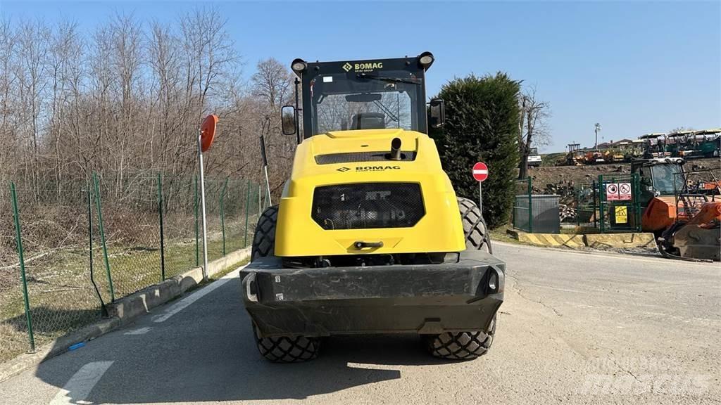 Bomag BW213 DH-5 토양 다짐기