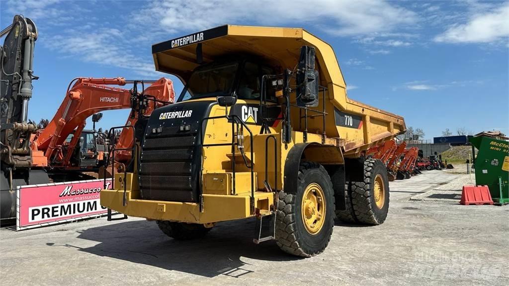 CAT 770 건설현장 덤프트럭