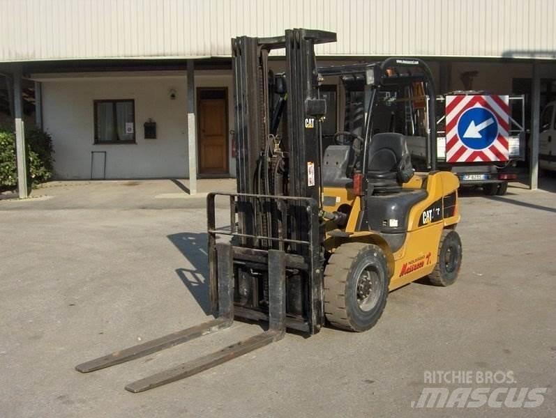 CAT DP30N 디젤 지게차